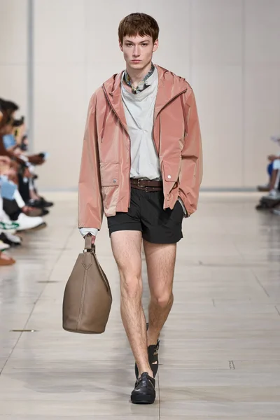 Look 28